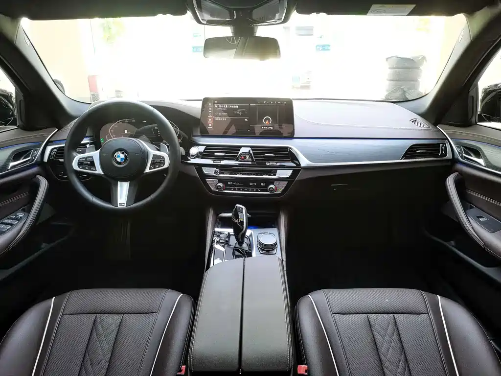 BMW 5 Series — фото 17