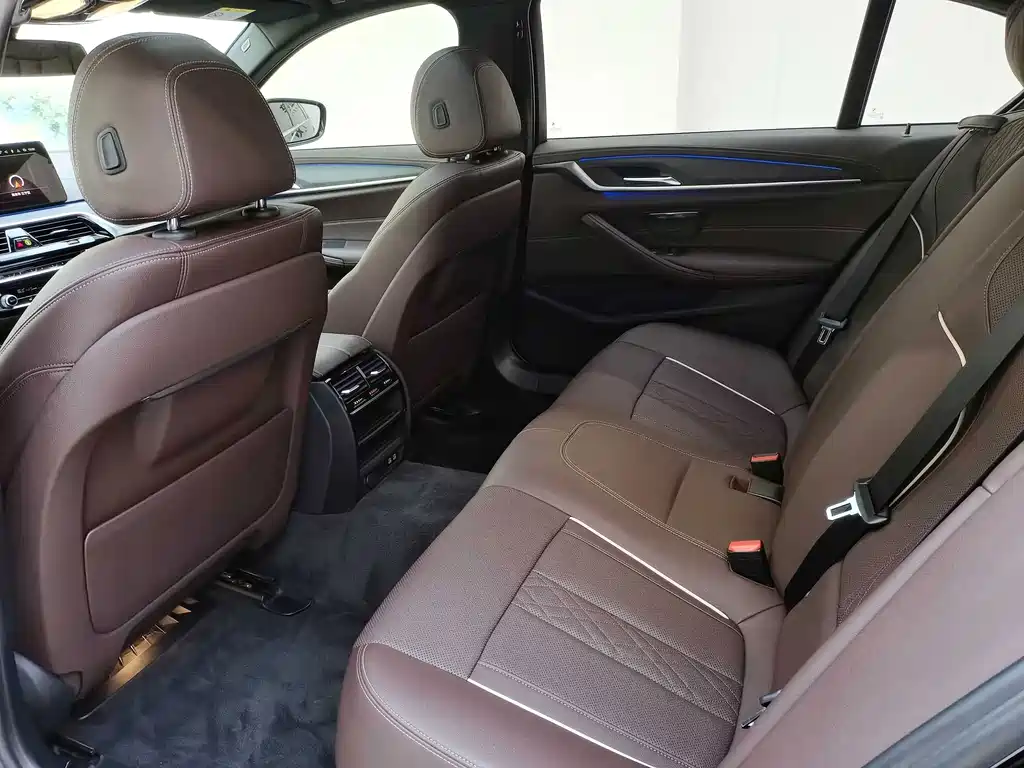 BMW 5 Series — фото 19