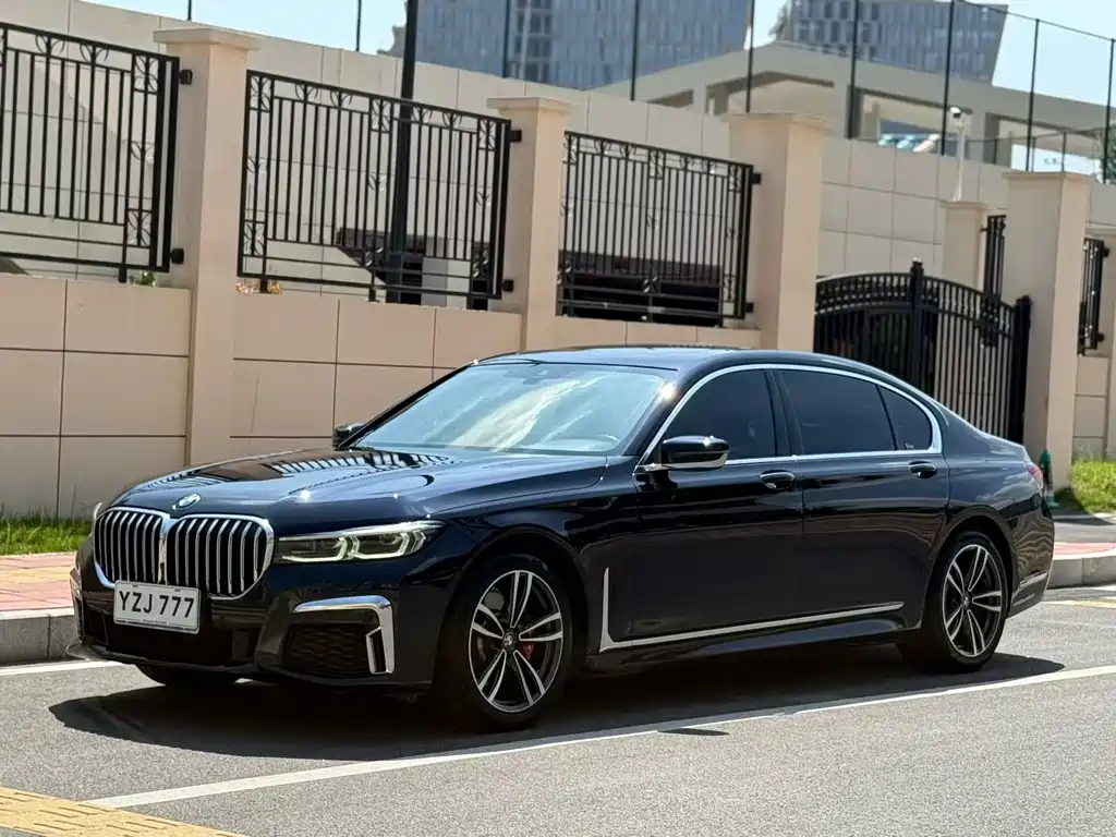 BMW 7 Series — фото 1