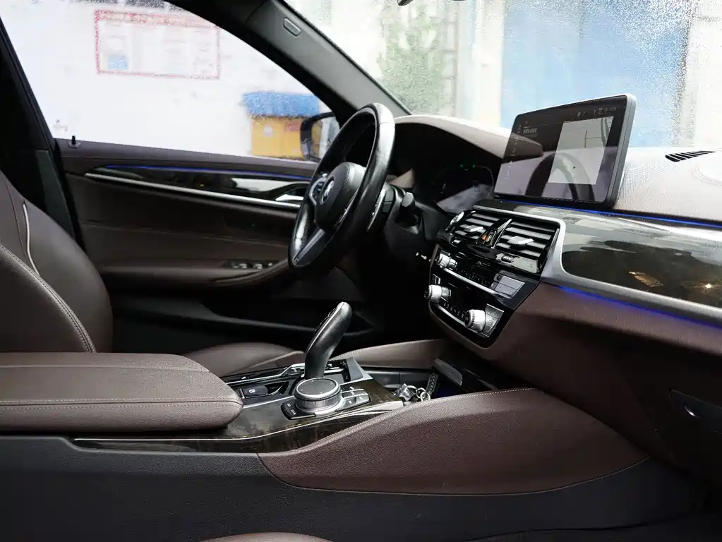 BMW 5 Series — фото 11