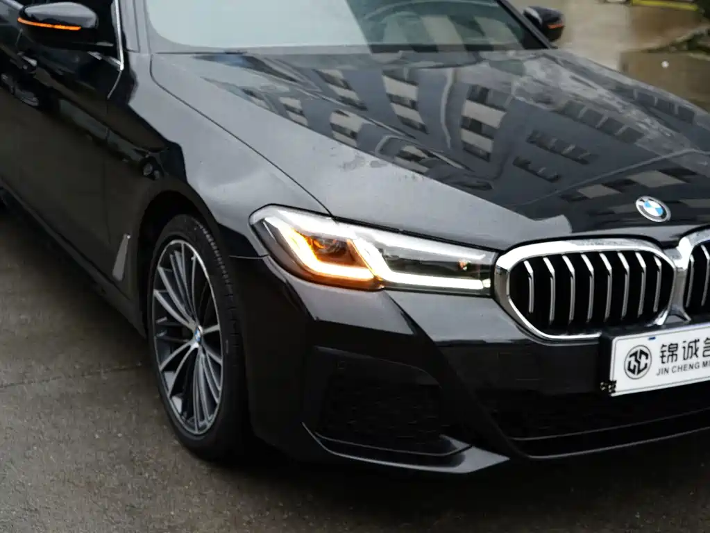 BMW 5 Series — фото 14