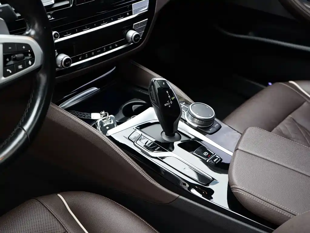 BMW 5 Series — фото 15