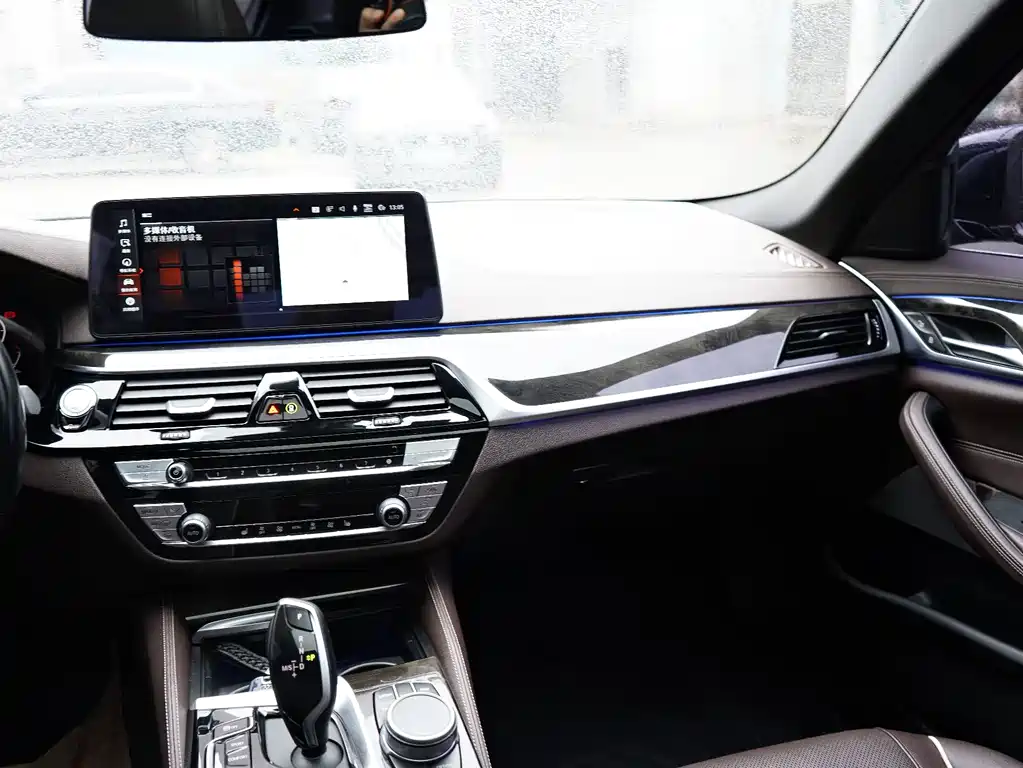 BMW 5 Series — фото 18