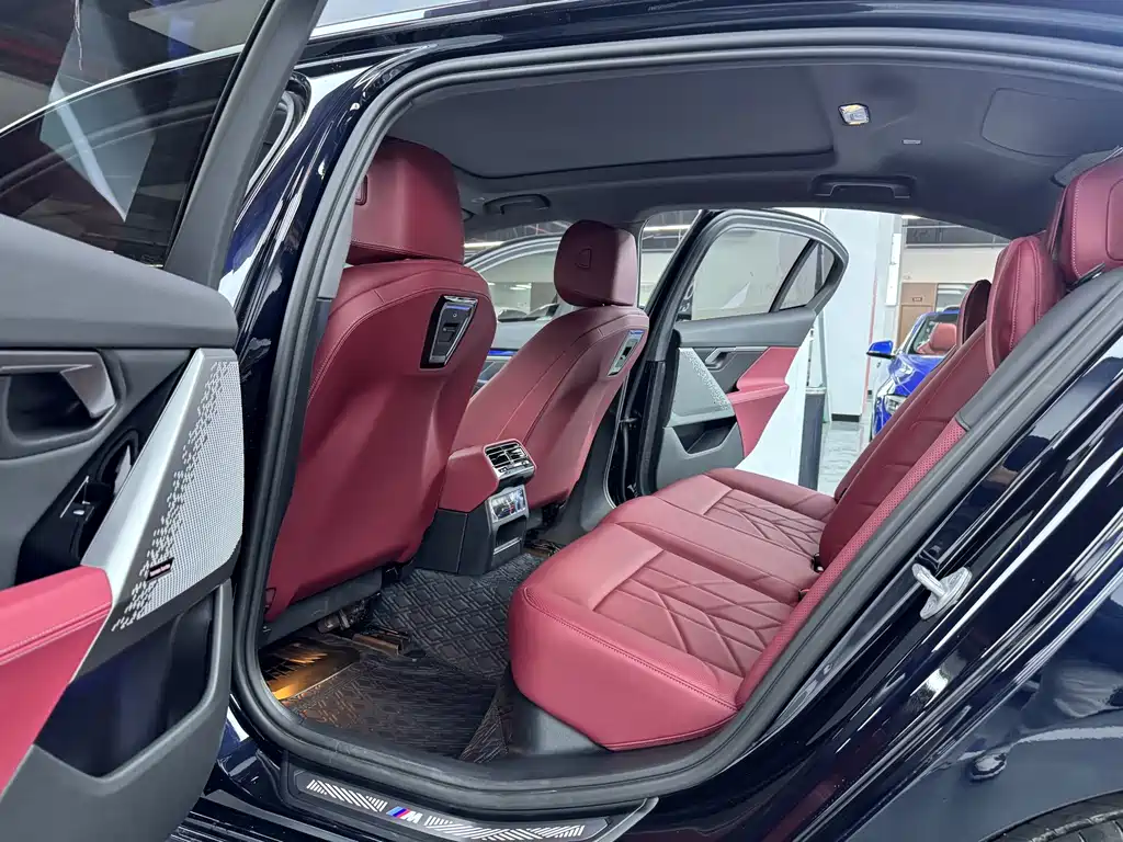 BMW 5 Series — фото 11