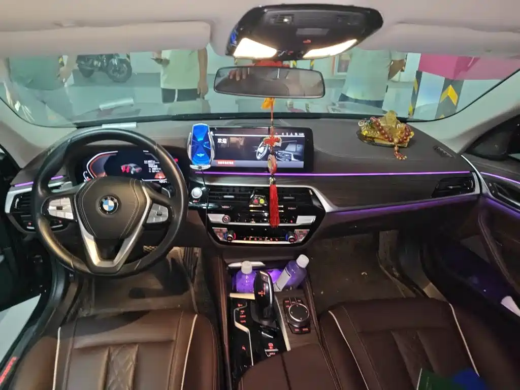 BMW 5 Series — фото 14