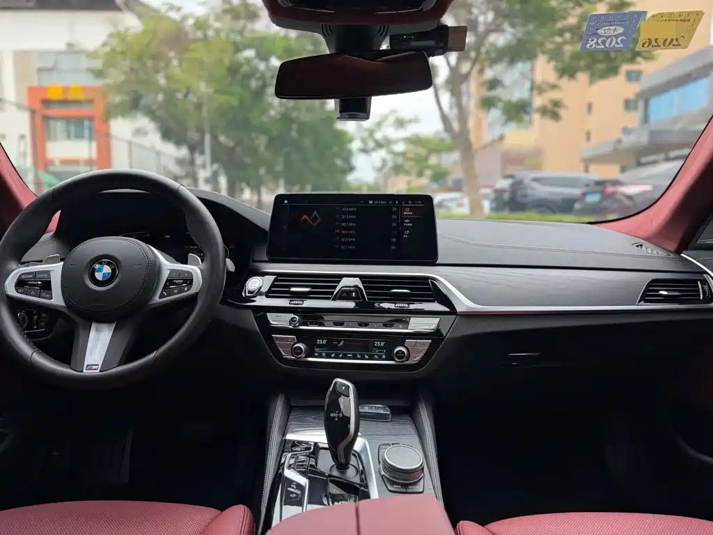 BMW 5 Series — фото 11