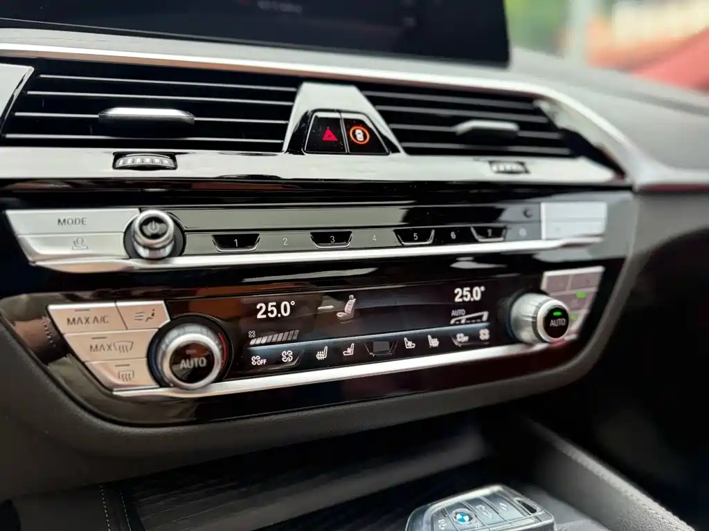 BMW 5 Series — фото 13