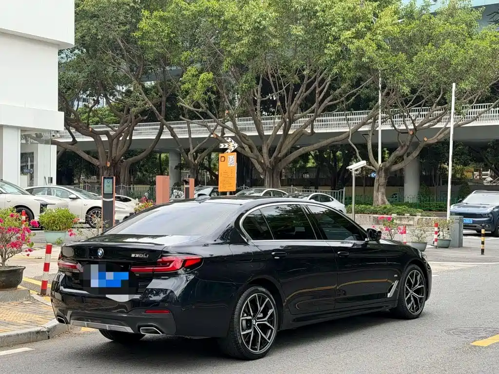 BMW 5 Series — фото 17