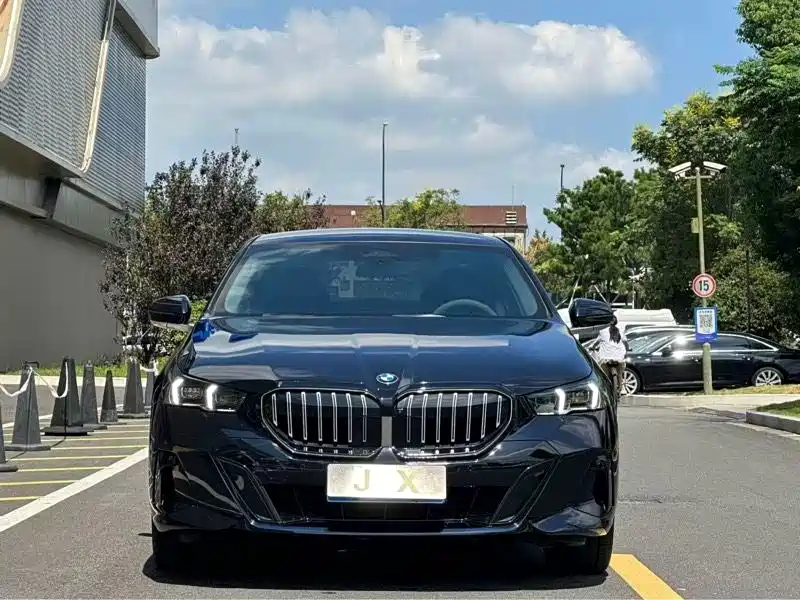 BMW 5 Series — фото 2