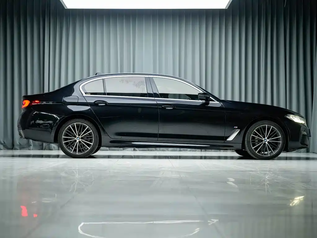 BMW 5 Series — фото 4