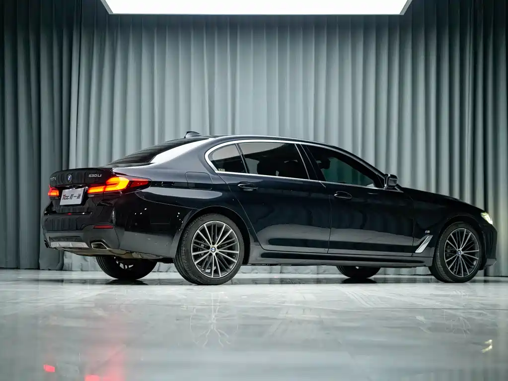 BMW 5 Series — фото 9