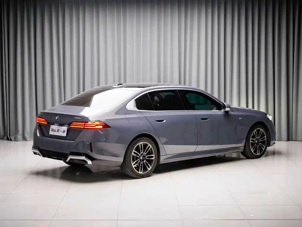 BMW 5 Series — фото 9