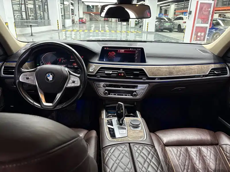 BMW 7 Series — фото 4