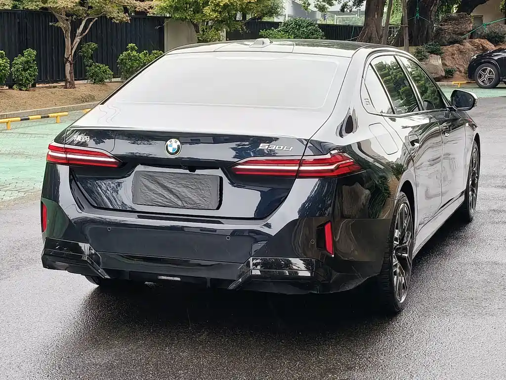BMW 5 Series — фото 17