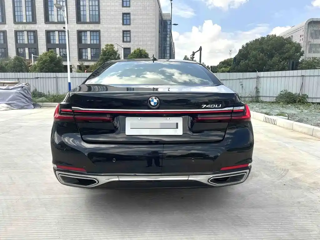 BMW 7 Series — фото 13