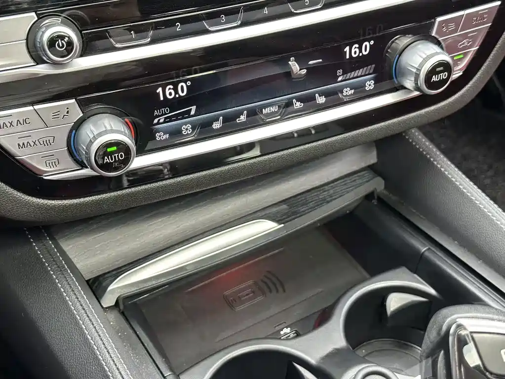 BMW 5 Series — фото 19