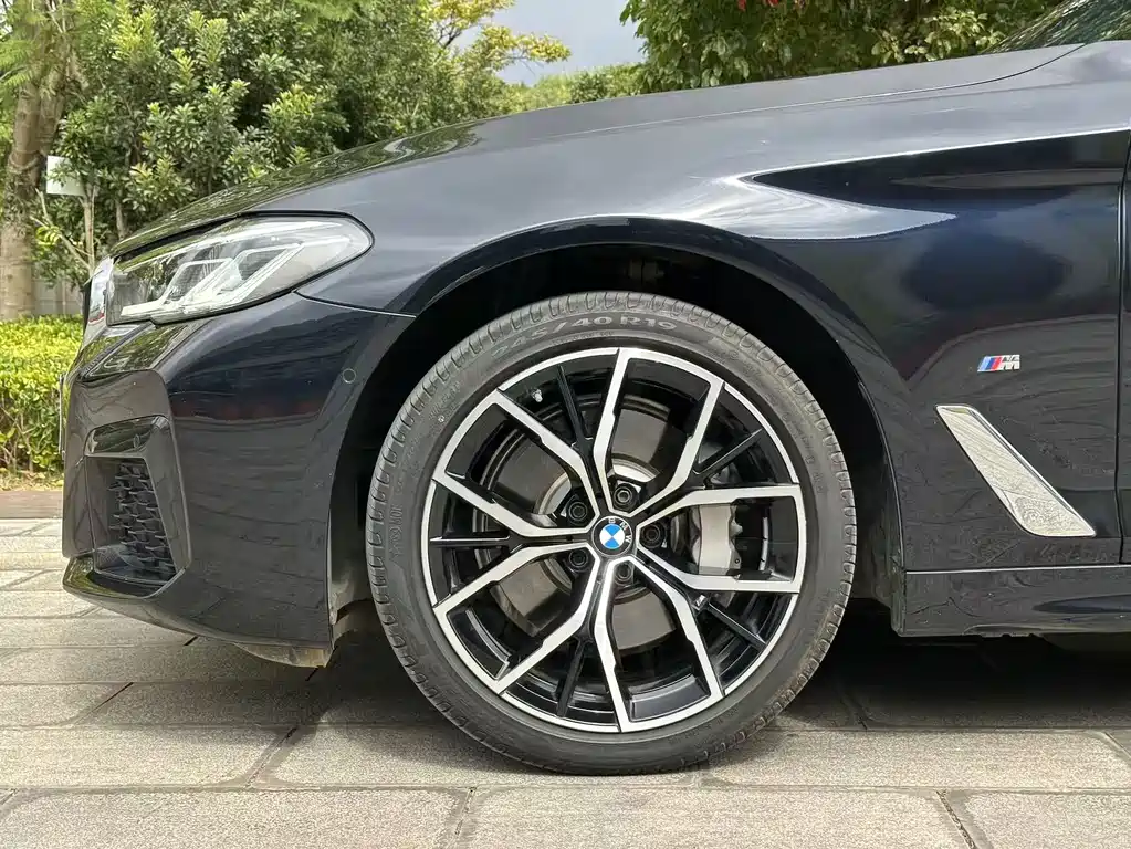 BMW 5 Series — фото 24