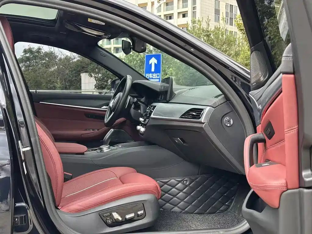 BMW 5 Series — фото 10