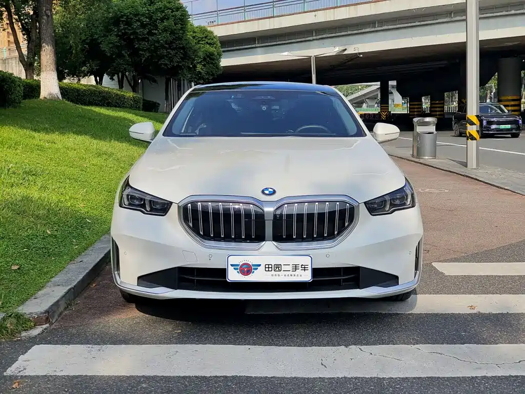 BMW 5 Series — фото 2