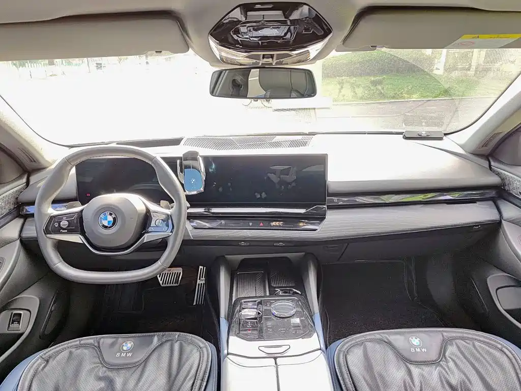 BMW 5 Series — фото 10