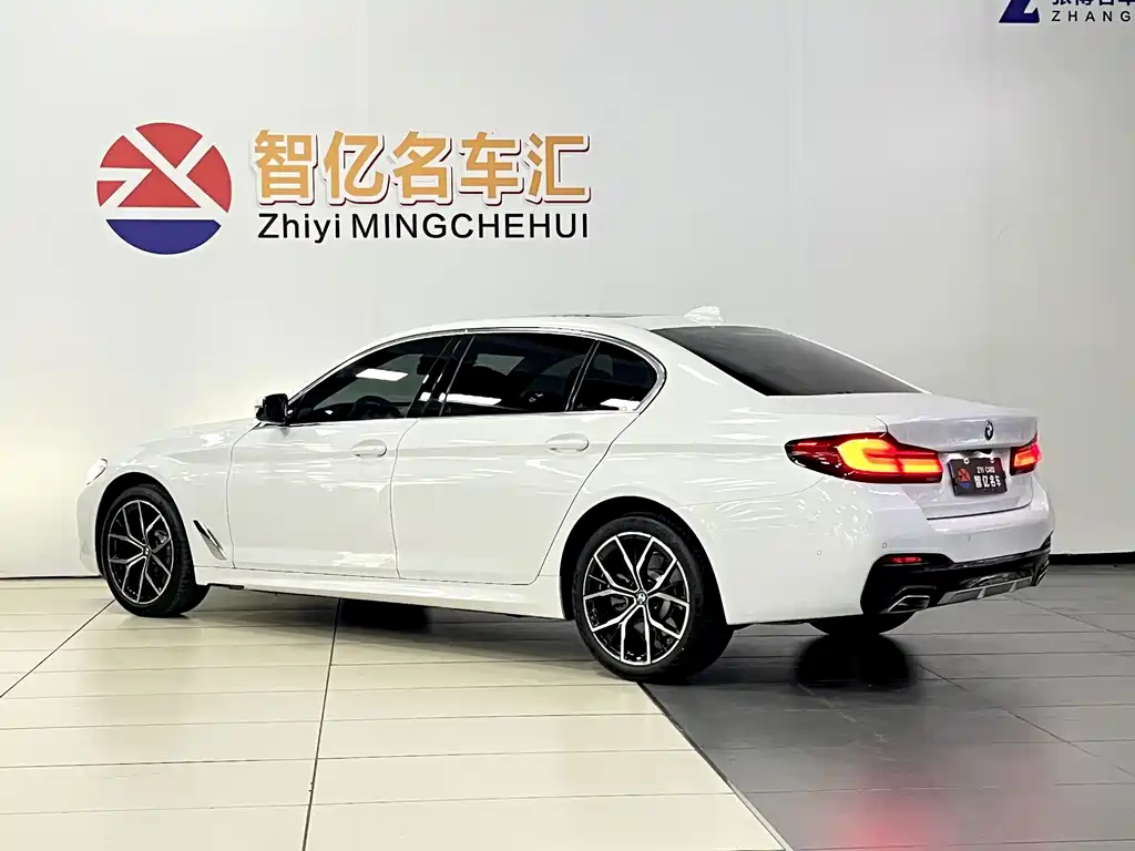 BMW 5 Series — фото 14