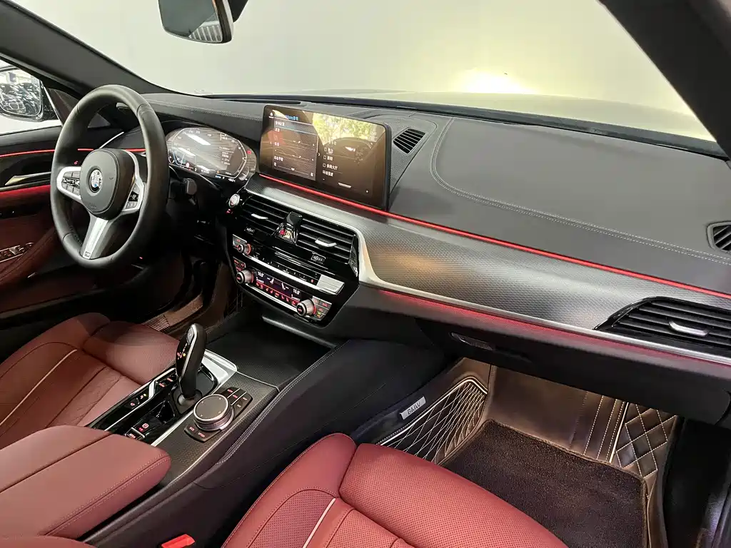 BMW 5 Series — фото 11
