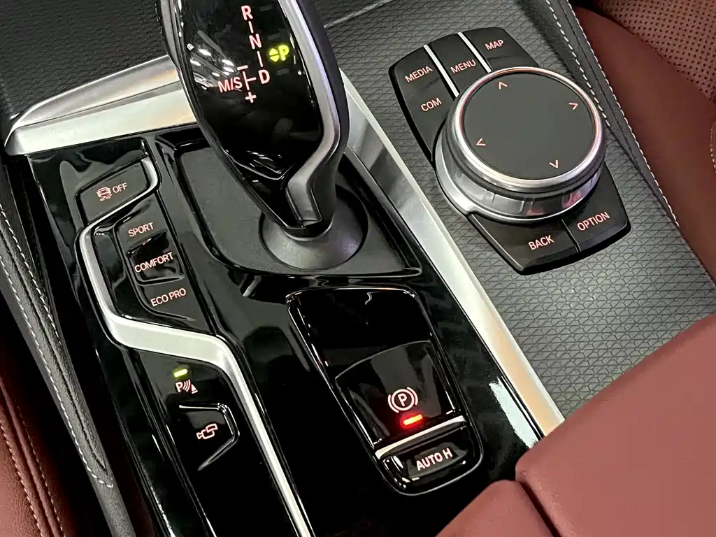 BMW 5 Series — фото 10