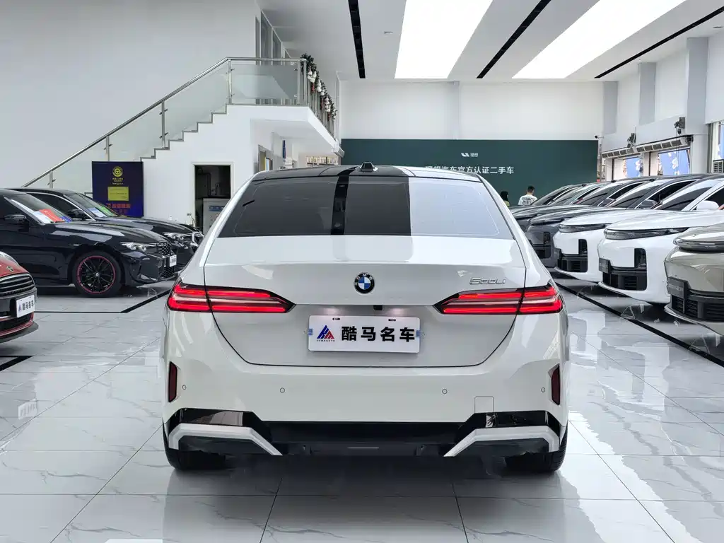 BMW 5 Series — фото 14