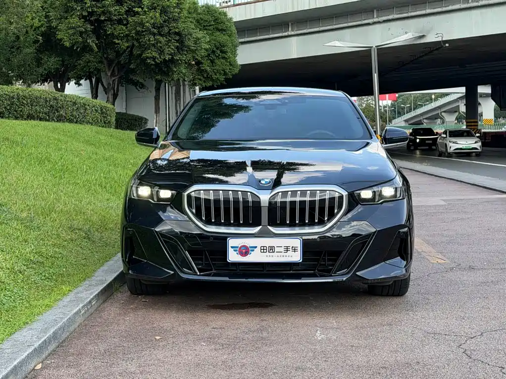 BMW 5 Series — фото 2