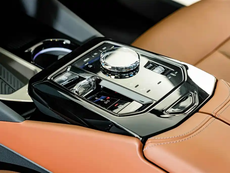 BMW 5 Series — фото 13