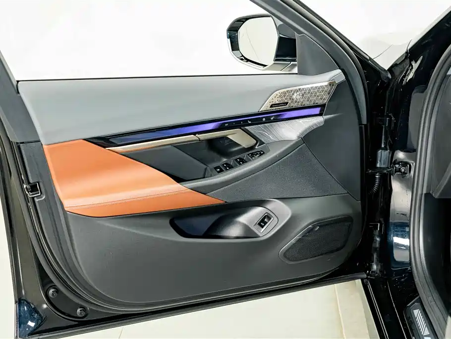 BMW 5 Series — фото 18