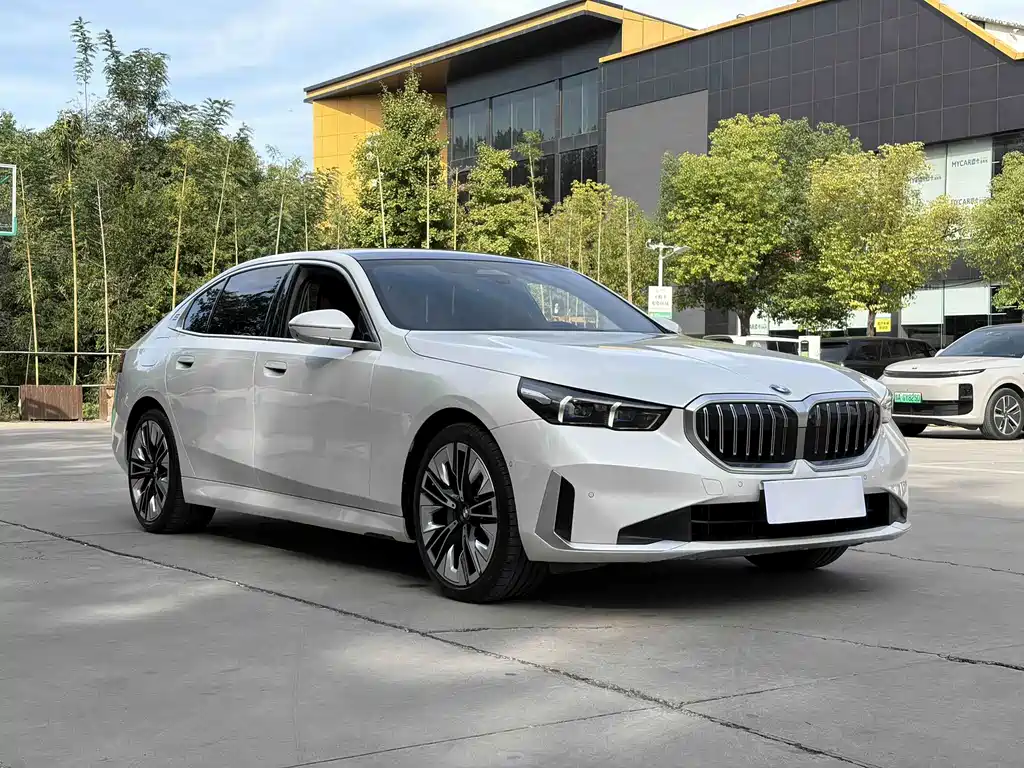BMW 5 Series — фото 2
