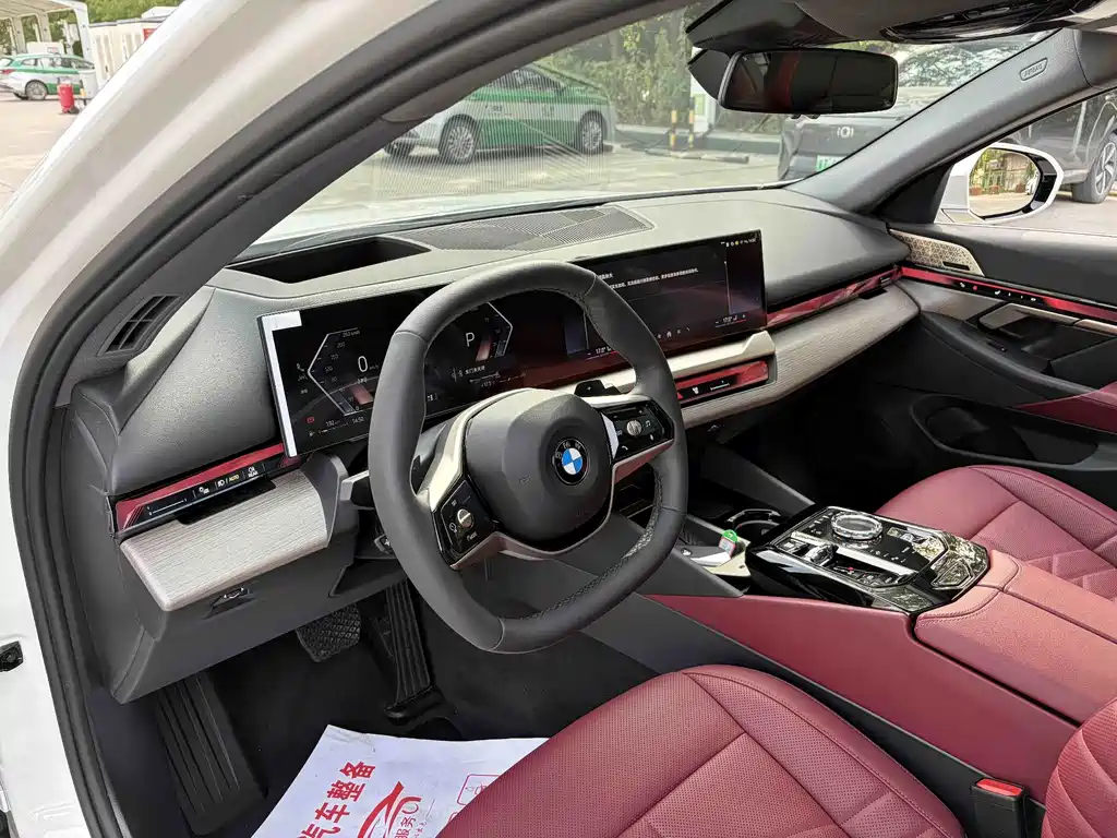 BMW 5 Series — фото 11