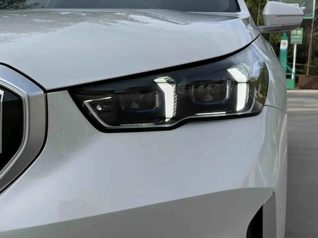 BMW 5 Series — фото 15