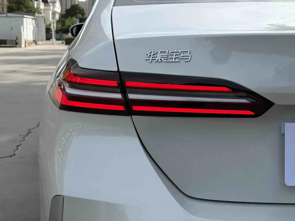 BMW 5 Series — фото 18