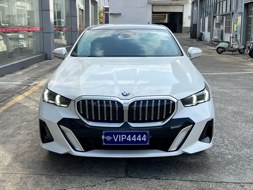 BMW 5 Series — фото 2