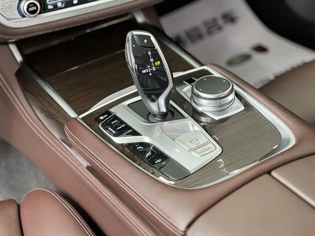 BMW 7 Series — фото 13