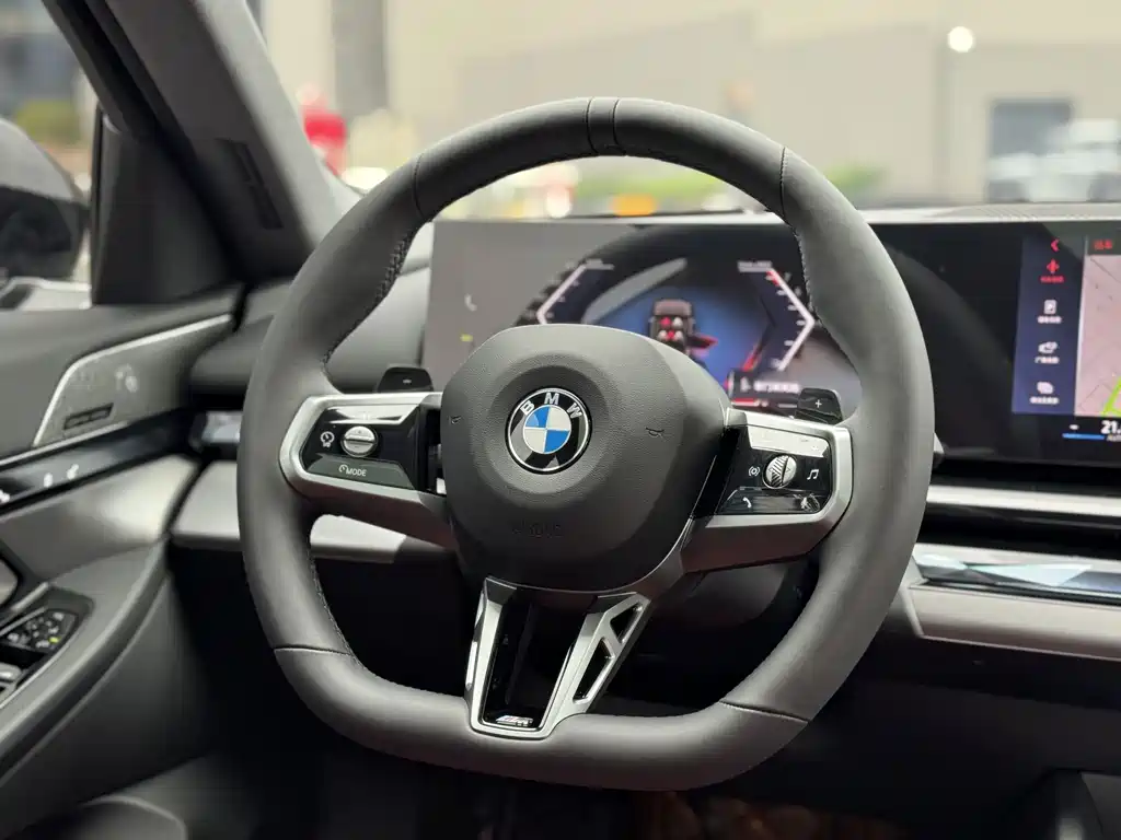 BMW 5 Series — фото 13