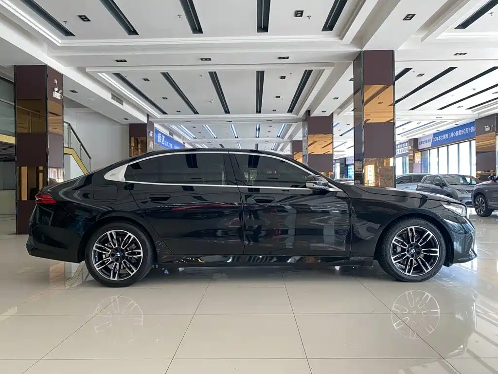 BMW 5 Series — фото 4