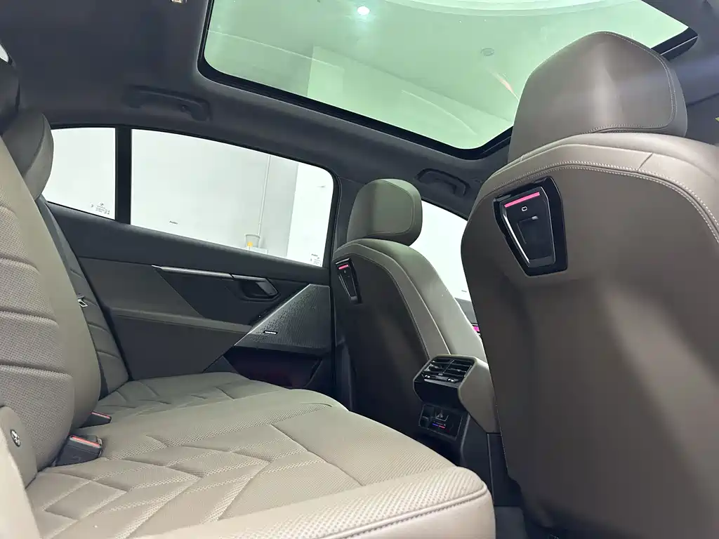 BMW 5 Series — фото 15