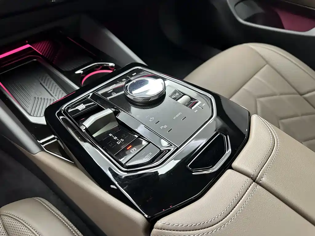 BMW 5 Series — фото 16