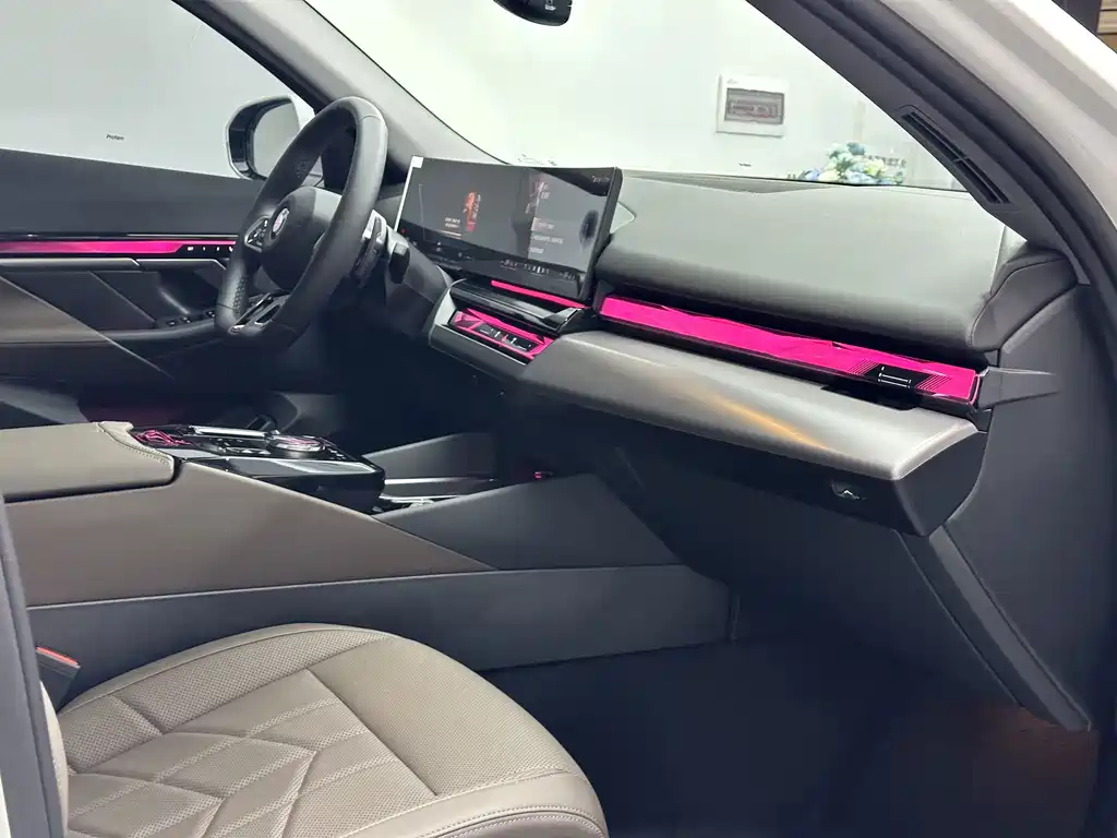 BMW 5 Series — фото 17