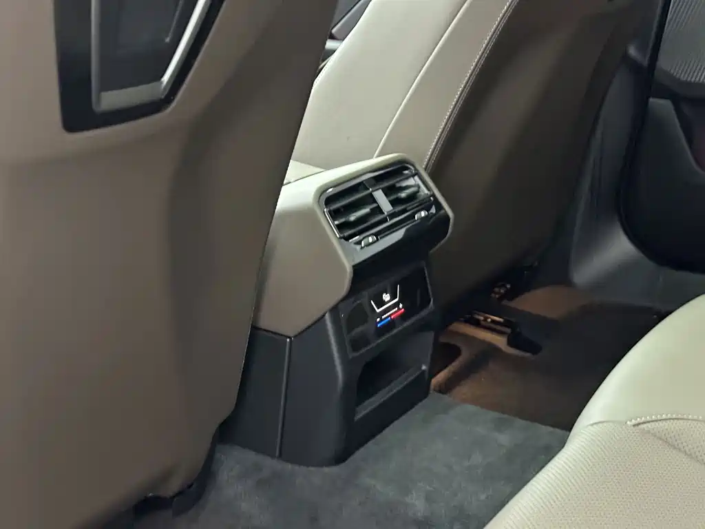 BMW 5 Series — фото 18