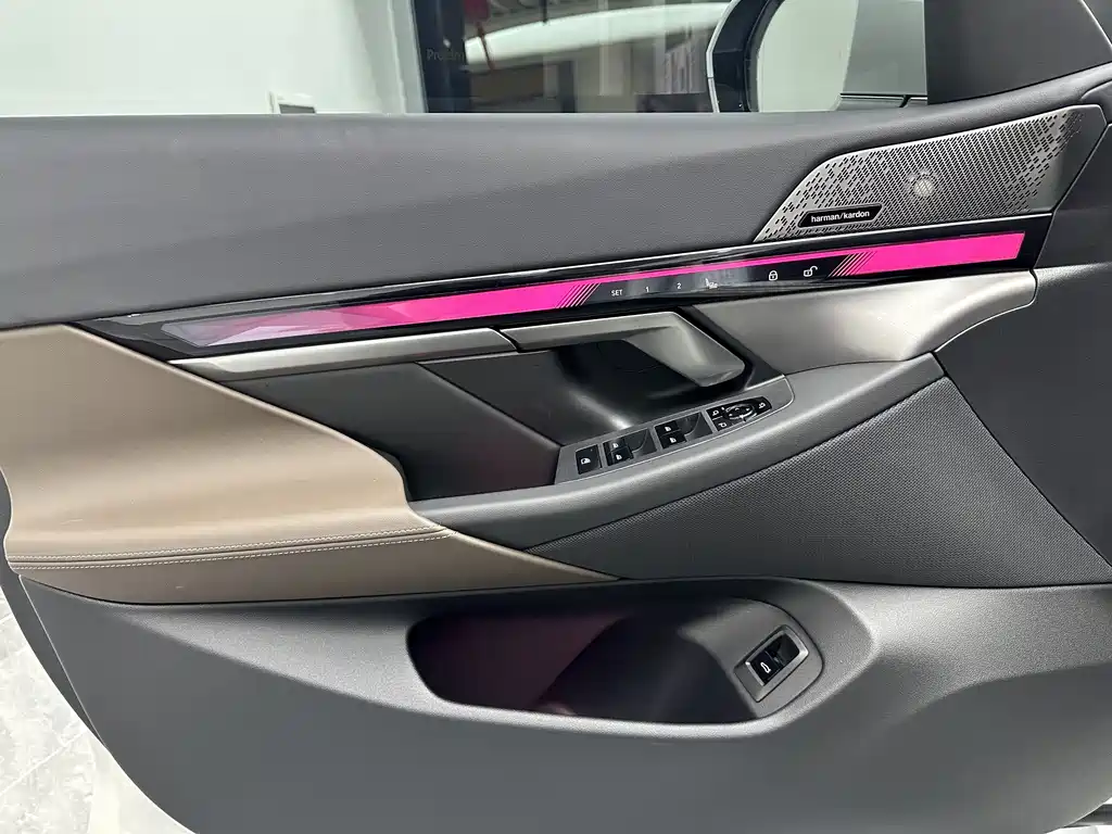 BMW 5 Series — фото 19