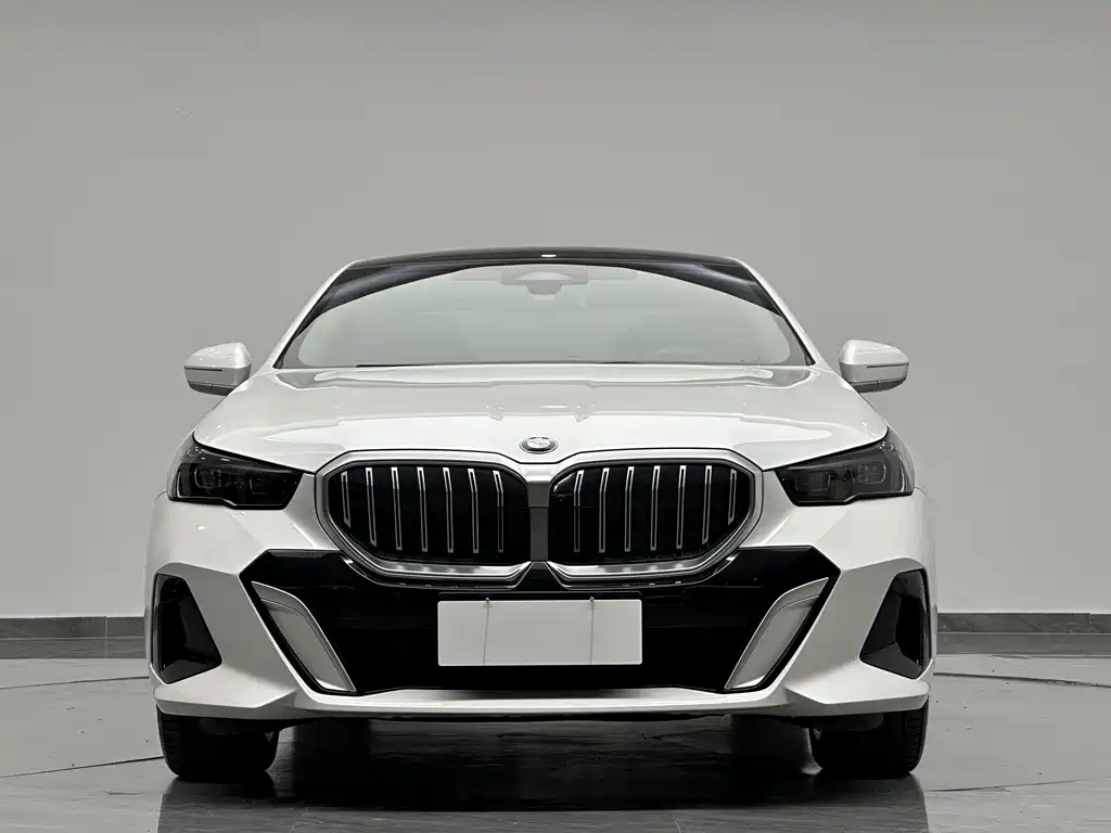 BMW 5 Series — фото 3