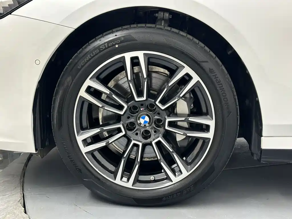 BMW 5 Series — фото 23