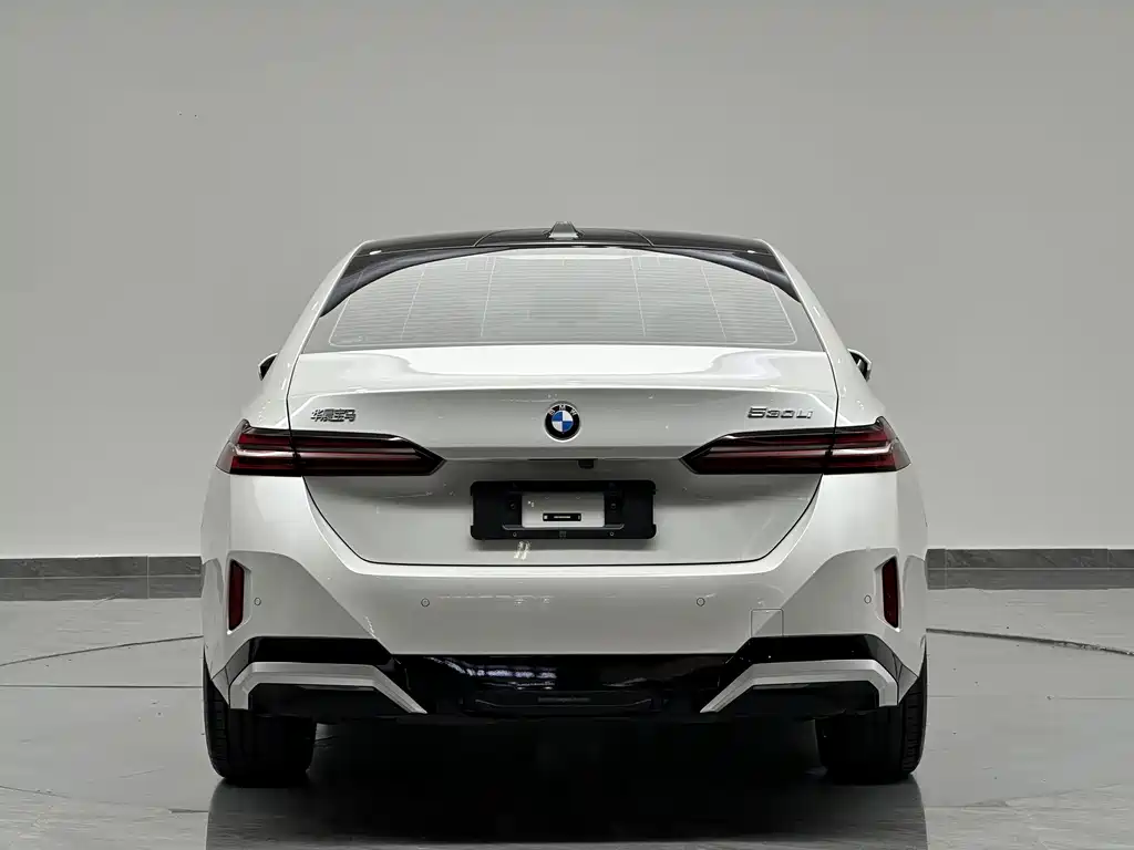 BMW 5 Series — фото 8