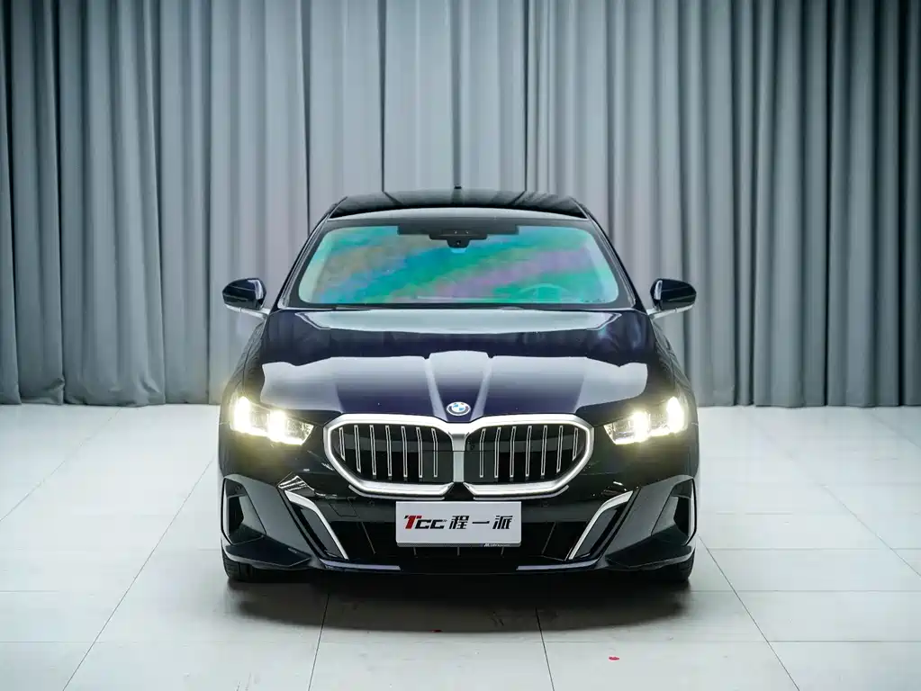 BMW 5 Series — фото 2