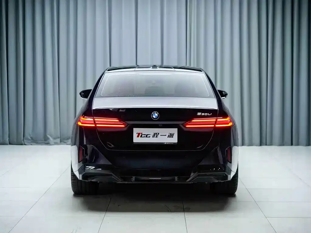 BMW 5 Series — фото 9