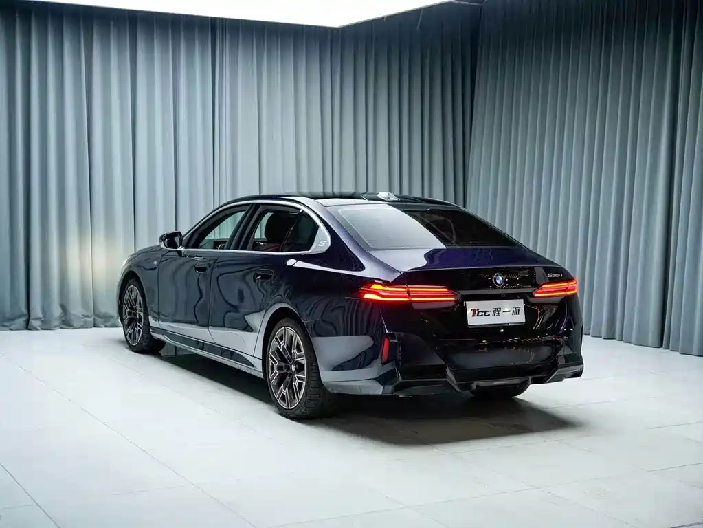 BMW 5 Series — фото 10
